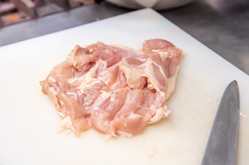 お肉は十分に加熱して食べてください！ カンピロバクター食中毒が多く発生