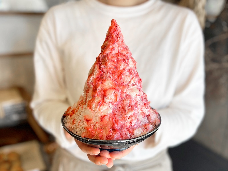 大阪・堀江 ボーノベーカリ、2023年7月31日（月）からイートイン限定「とんがり氷 苺」を発売開始
