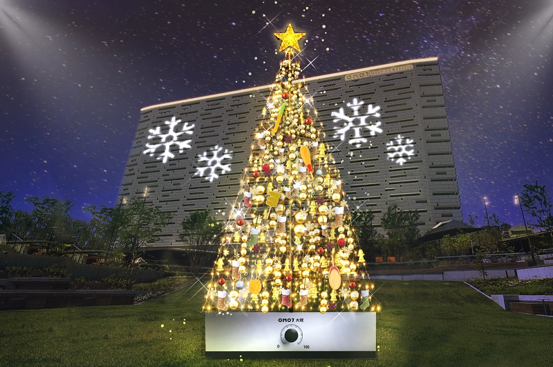 OMO7大阪 by 星野リゾート、串カツモチーフのオーナメントが輝くクリスマスツリーが登場：2023年12月1日～25日
