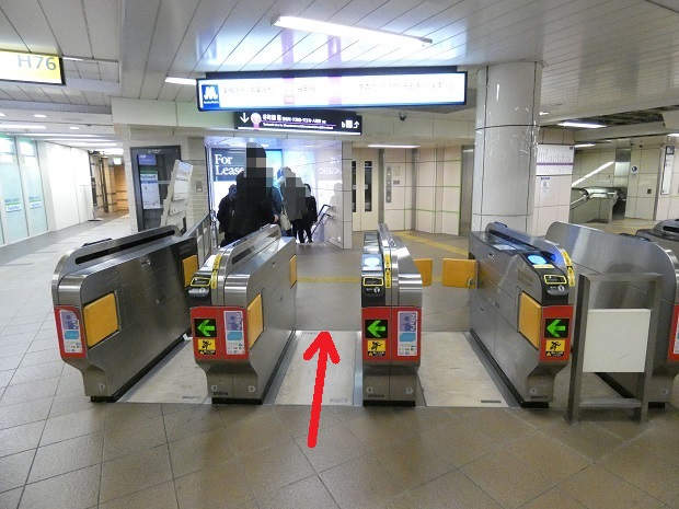 阪急・大阪梅田駅から、東梅田駅への行き方（乗り換え案内）
