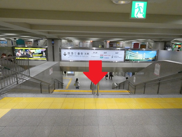 「茶屋町口改札口」から地上で横断歩道を渡ってヨドバシ梅田１階へ