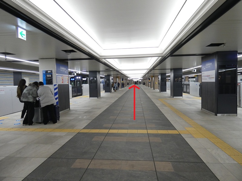 スマホ充電スポット・阪神大阪梅田駅「東改札」外のローソン