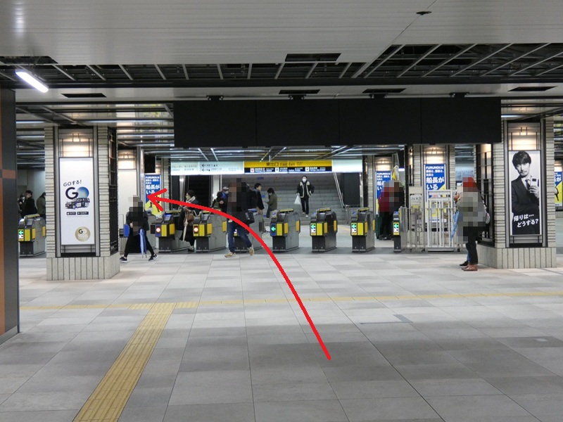 スマホ充電スポット・阪神大阪梅田駅「東改札」外のローソン
