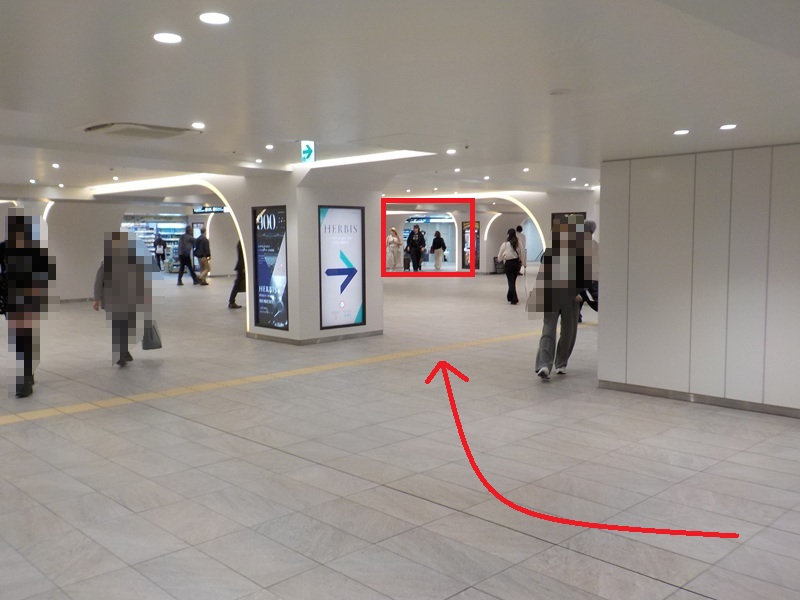 JR大阪駅から、大阪メトロ「西梅田駅」への行き方（乗り換え案内）
