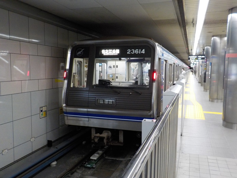 四つ橋線・西梅田駅から、阪神・大阪梅田駅への行き方｜大阪メトロ（地下鉄）乗り換え案内