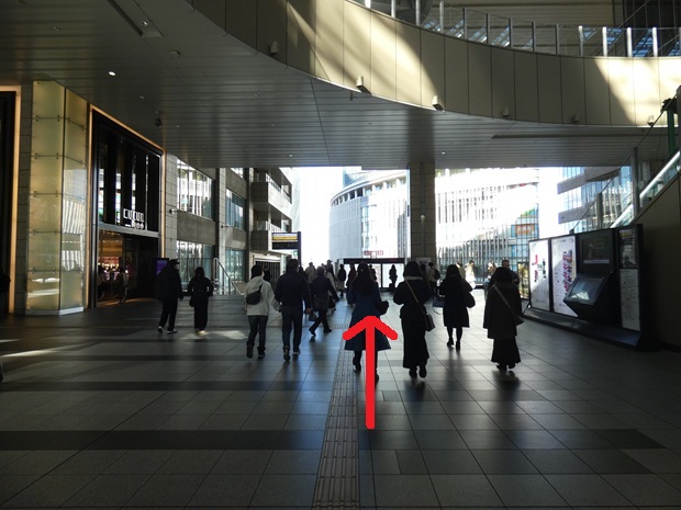 JR大阪駅「連絡橋口」からグランフロント大阪への行き方