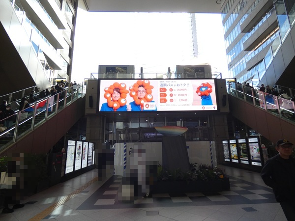 JR大阪駅・中央北口(2階)への上りエスカレーター