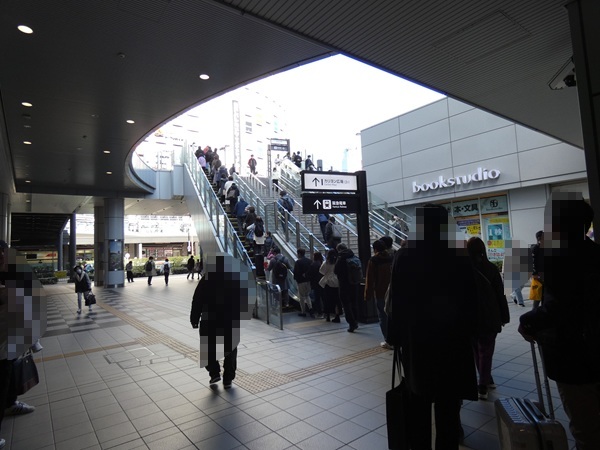 JR大阪駅・御堂筋北口(外へ)