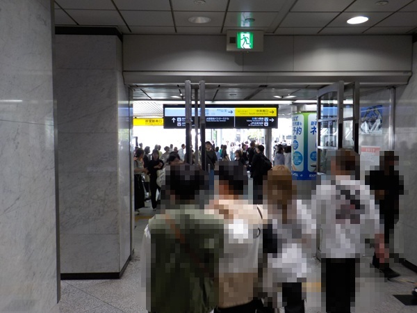 JR大阪駅・御堂筋南口(内側から)