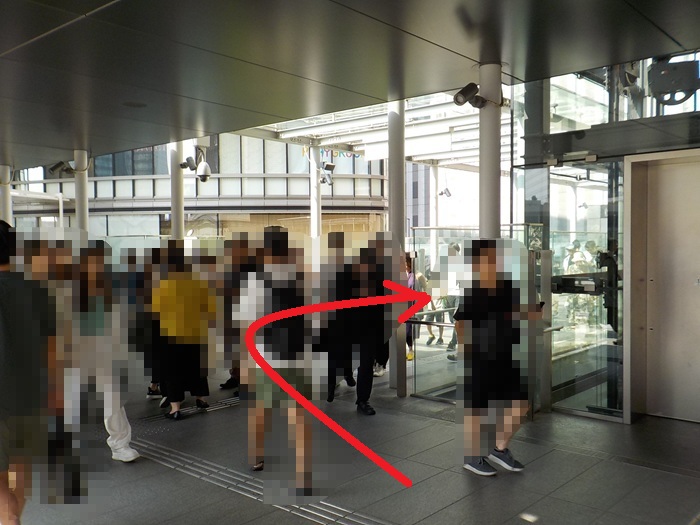 JR大阪駅「中央口」からヨドバシ梅田への行き方