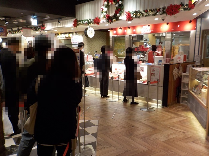 新大阪駅構内の551HORAI豚まん売場4店|地図&写真案内