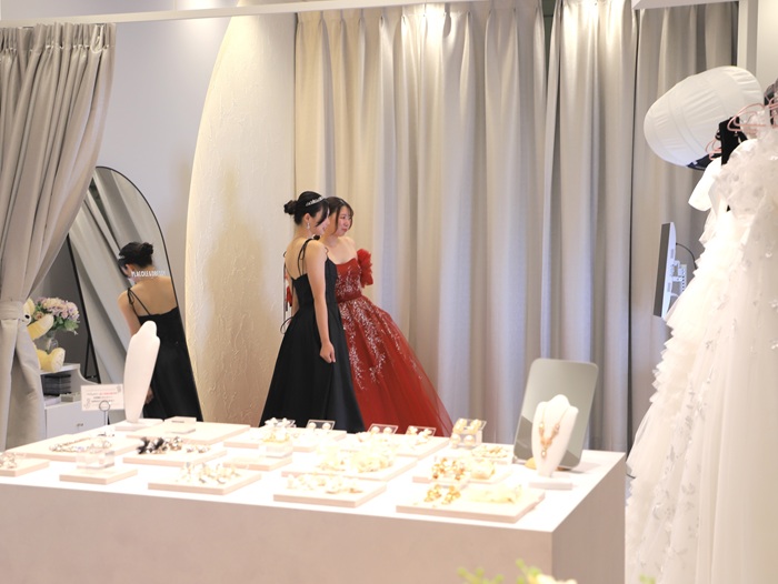 大阪駅直結の商業施設ＫＩＴＴＥ大阪6F「DRESSY CAFE」2025年11月1日グランドオープン