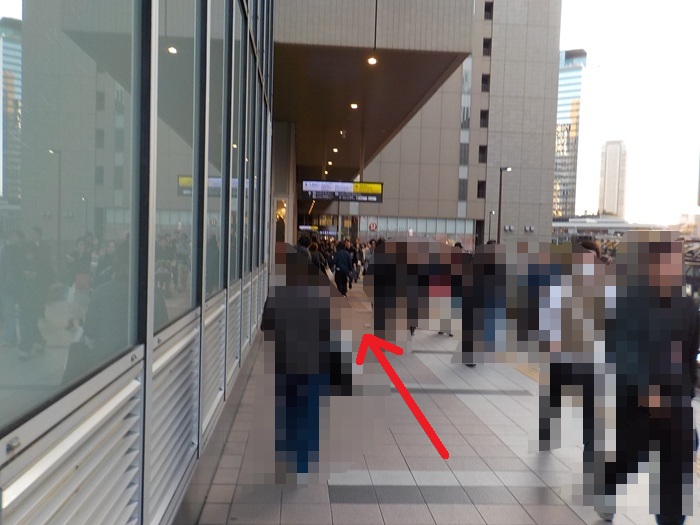 阪急・大阪梅田駅から、グランフロント大阪南館２階の行き方｜２階中央改札口