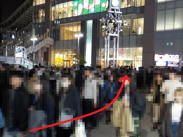 阪急・大阪梅田駅から、ルクアへの行き方｜２階中央改札口