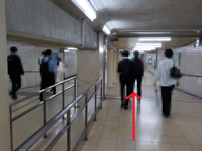 大阪メトロ谷町線・東梅田駅から、大阪駅前第4ビルへの行き方