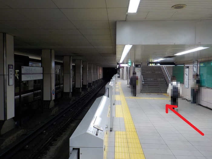 大阪メトロ谷町線・東梅田駅から、大阪駅前第4ビルへの行き方