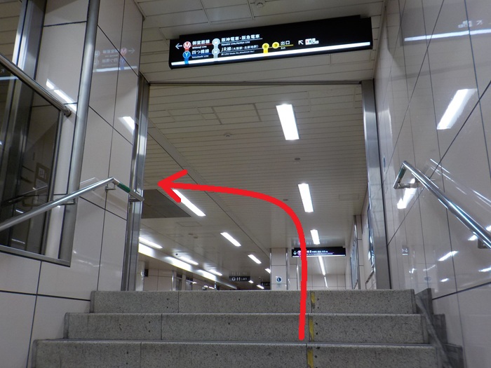 大阪メトロ谷町線・東梅田駅から、大阪駅前第4ビルへの行き方