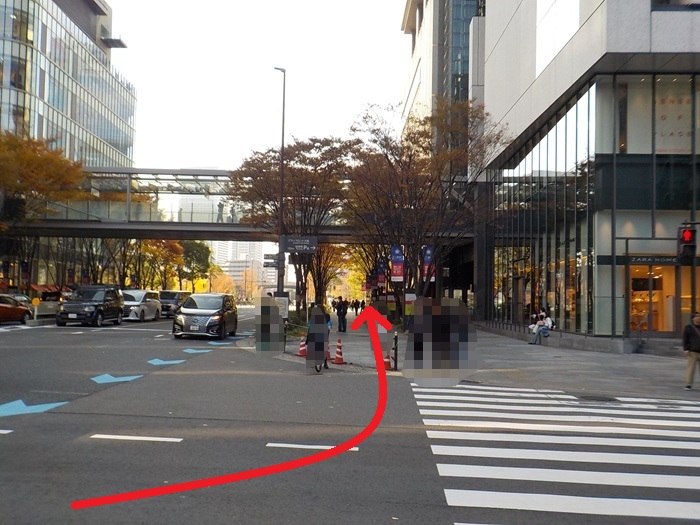 御堂筋線・梅田駅から、梅田スカイビルへの行き方 ｜北改札から地上へ