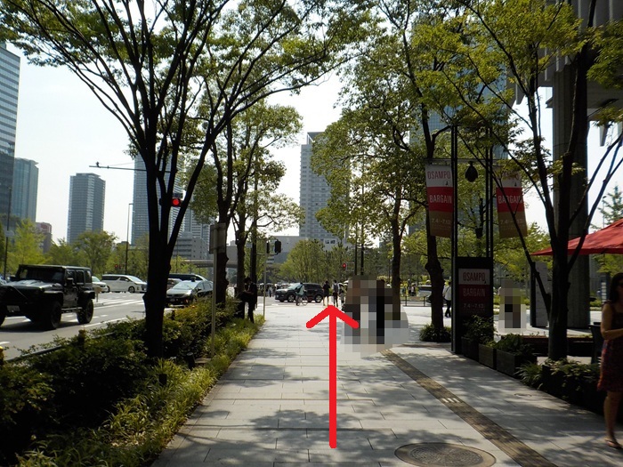 御堂筋線・梅田駅から、梅田スカイビルへの行き方 ｜北改札から地上へ