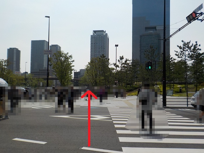 御堂筋線・梅田駅から、梅田スカイビルへの行き方 ｜北改札から地上へ