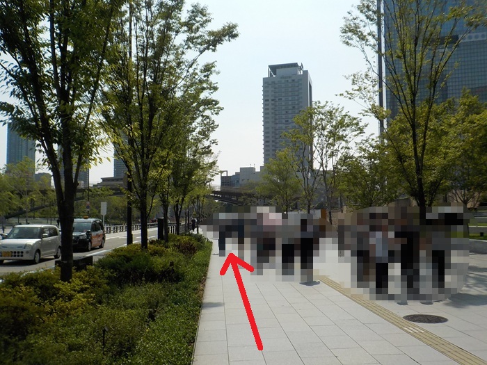 御堂筋線・梅田駅から、梅田スカイビルへの行き方 ｜北改札から地上へ