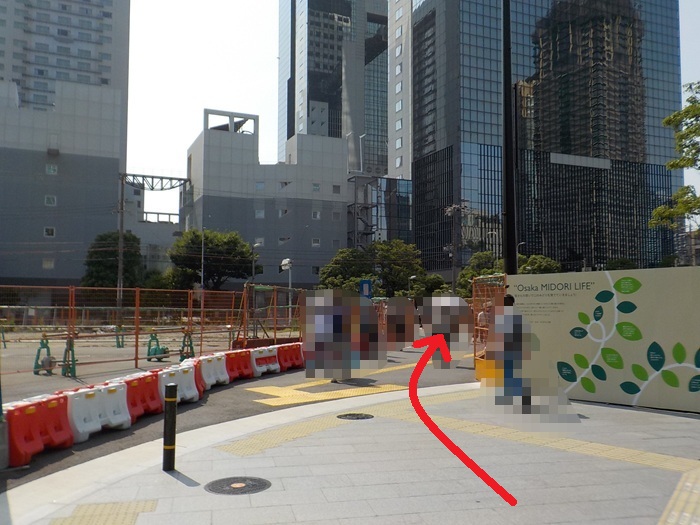 御堂筋線・梅田駅から、梅田スカイビルへの行き方 ｜北改札から地上へ