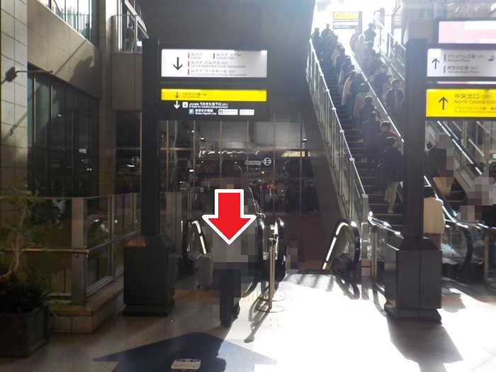 JR大阪駅・中央口から、ルクアフードホール（ルクアイーレ地下２階）への行き方