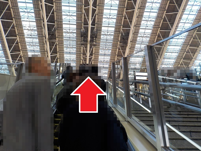 JR大阪駅「連絡橋口」から、ロングエスカレーターで大阪ステーションシティシネマへ行く方法