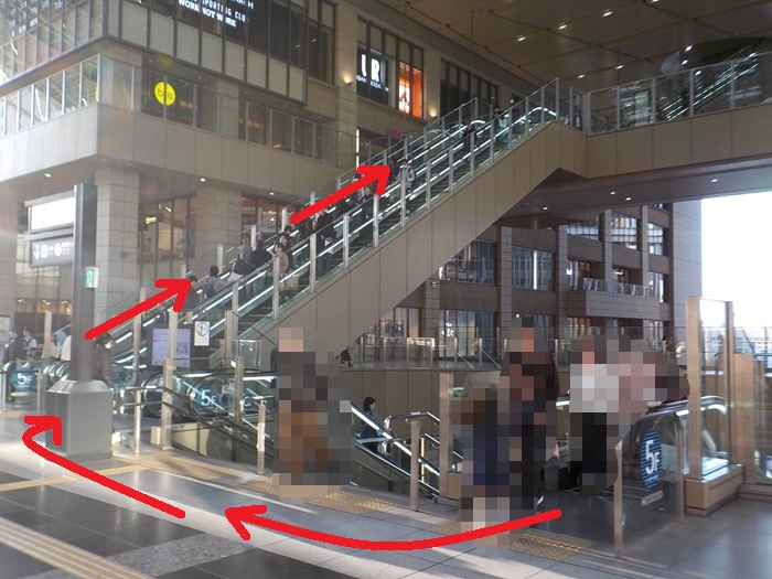 JR大阪駅「連絡橋口」から、ロングエスカレーターで大阪ステーションシティシネマへ行く方法