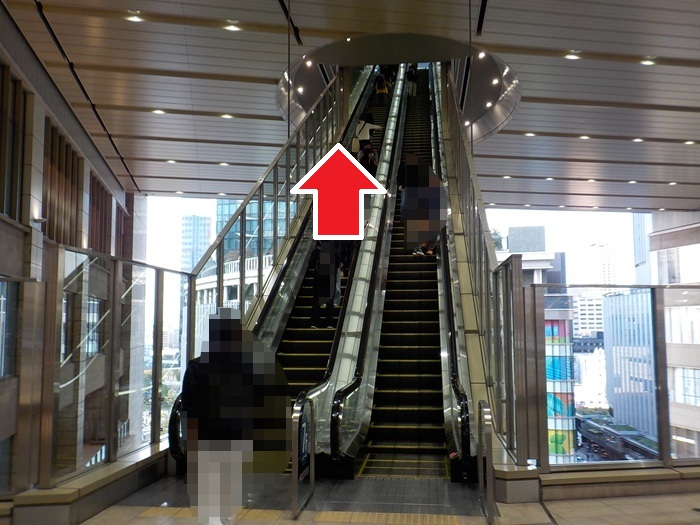 JR大阪駅「連絡橋口」から、ロングエスカレーターで大阪ステーションシティシネマへ行く方法