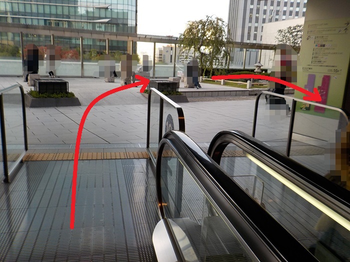JR大阪駅「連絡橋口」から、ロングエスカレーターで大阪ステーションシティシネマへ行く方法
