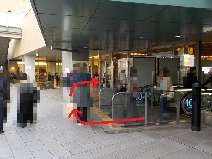 JR大阪駅「連絡橋口」から、ロングエスカレーターで大阪ステーションシティシネマへ行く方法