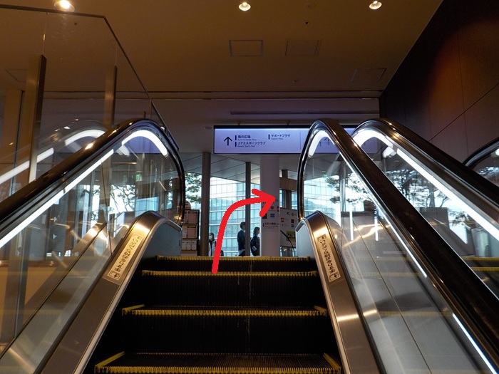 JR大阪駅「連絡橋口」から、ロングエスカレーターで大阪ステーションシティシネマへ行く方法