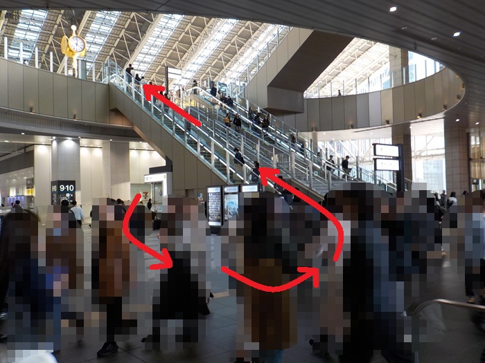 JR大阪駅「連絡橋口」から、ロングエスカレーターで大阪ステーションシティシネマへ行く方法