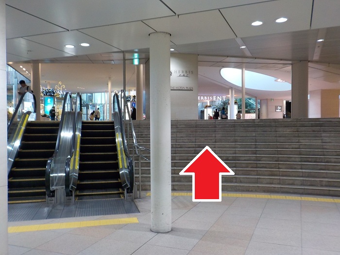 四つ橋線・西梅田駅から、大阪四季劇場への行き方｜ハービス・プラザ・エント７階"