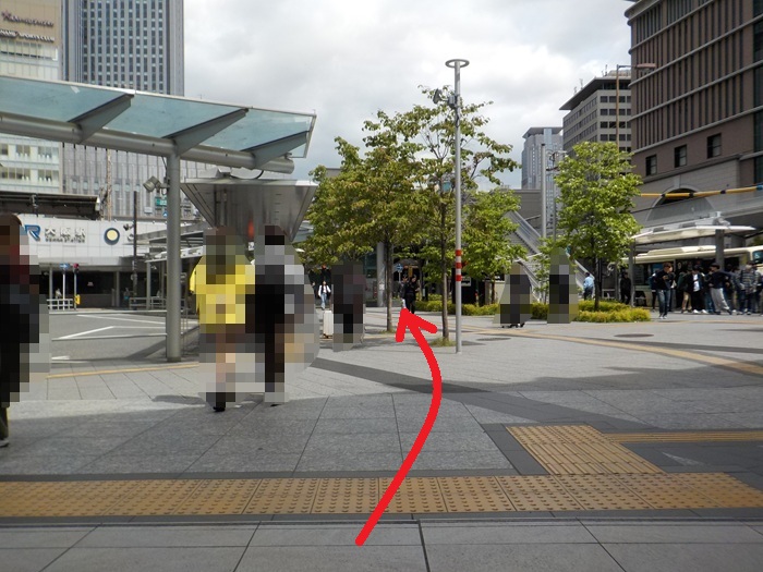 阪神・大阪梅田駅から、大阪駅前のIKEA（イケア）鶴浜行きバスのりばへの行き方