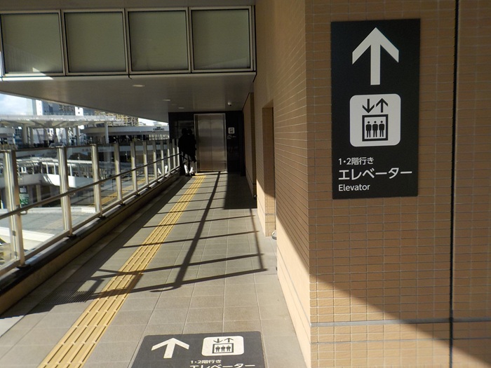 JR大阪駅・連絡橋口から、うめきたグリーンプレイスへの行き方