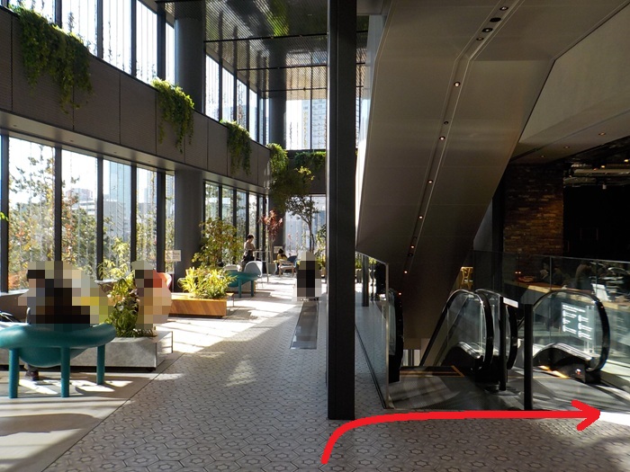 JR大阪駅中央口から、キャノピー by ヒルトン大阪梅田への行き方｜グラングリーン大阪北館