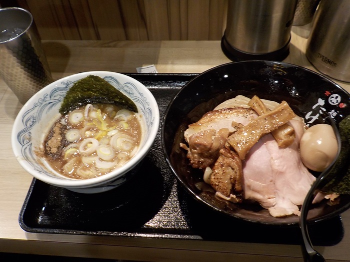 阪急電車・大阪梅田駅の２階中央改札内には、こんなお店があった｜飲食店・お土産・コンビニ