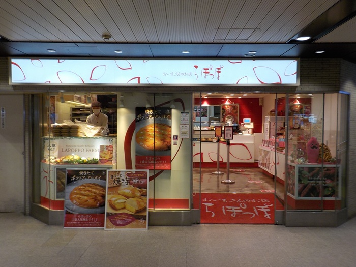 阪急電車・大阪梅田駅の２階中央改札内には、こんなお店があった｜飲食店・お土産・コンビニ