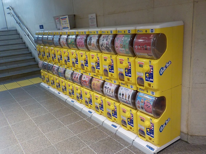 阪急電車・大阪梅田駅の２階中央改札内には、こんなお店があった｜飲食店・お土産・コンビニ