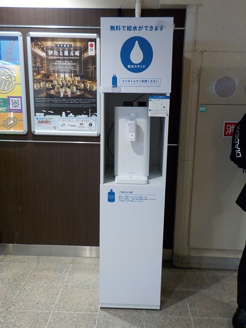 阪急電車・大阪梅田駅の２階中央改札内には、こんなお店があった｜飲食店・お土産・コンビニ