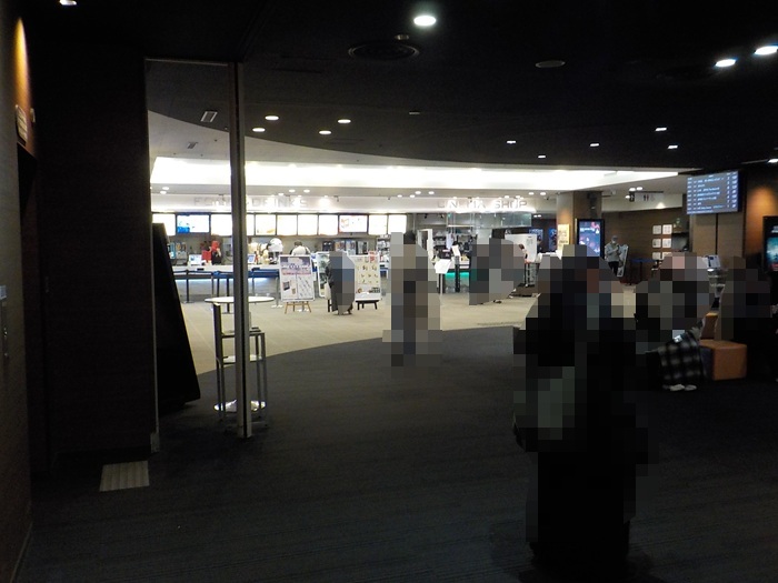 御堂筋線・梅田駅から、T・ジョイ梅田｜イーマ映画館への行き方