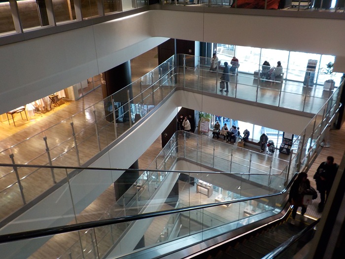 グランフロント大阪 南館7階・8階レストラン街をぶらっと散歩｜路地みたいな通路と“地域色のある店”が面白い