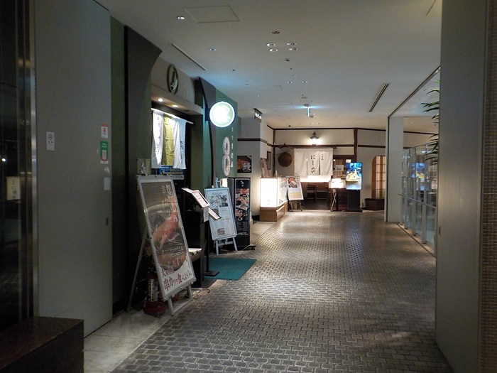 グランフロント大阪 南館7階・8階レストラン街をぶらっと散歩｜路地みたいな通路と“地域色のある店”が面白い