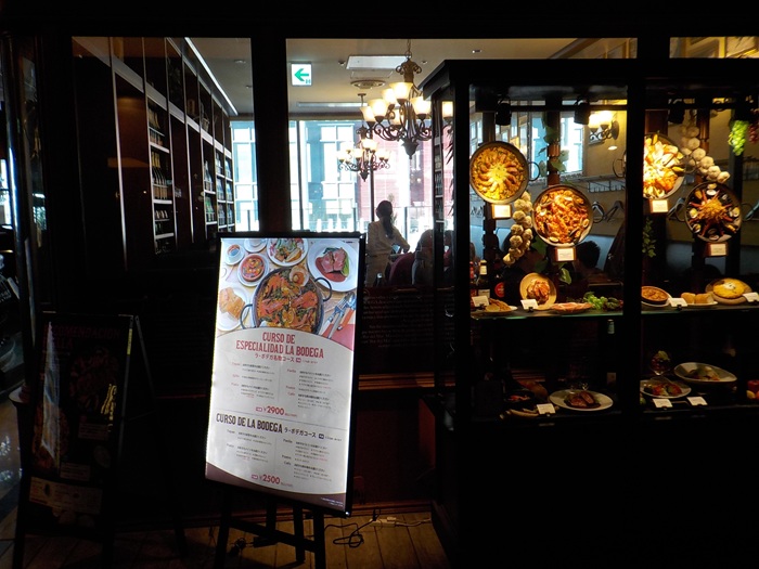 グランフロント大阪 南館7階・8階レストラン街をぶらっと散歩｜路地みたいな通路と“地域色のある店”が面白い