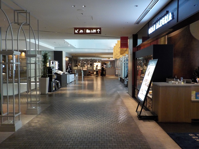 グランフロント大阪 南館7階・8階レストラン街をぶらっと散歩｜路地みたいな通路と“地域色のある店”が面白い