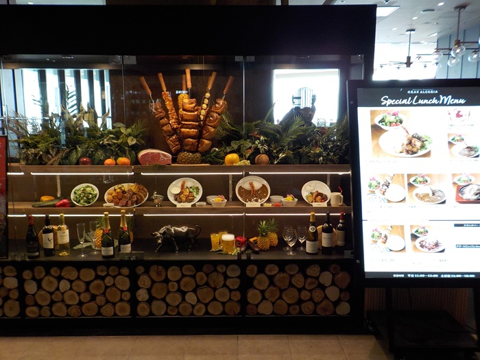 グランフロント大阪 南館7階・8階レストラン街をぶらっと散歩｜路地みたいな通路と“地域色のある店”が面白い