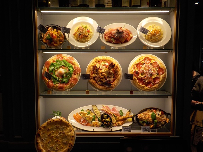 グランフロント大阪 南館7階・8階レストラン街をぶらっと散歩｜路地みたいな通路と“地域色のある店”が面白い