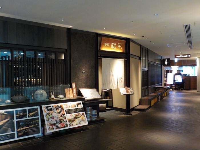 グランフロント大阪 南館7階・8階レストラン街をぶらっと散歩｜路地みたいな通路と“地域色のある店”が面白い